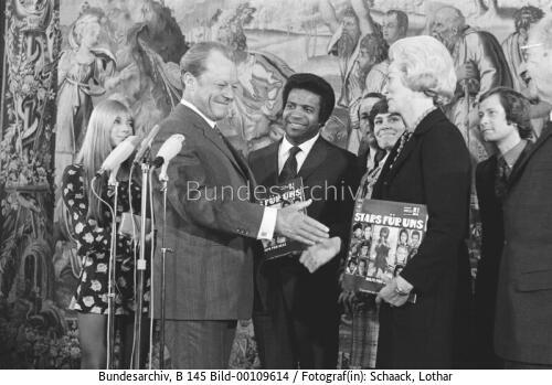 Bundeskanzler Brandt: Benefiz-Schallplatte "Stars für uns" 1971