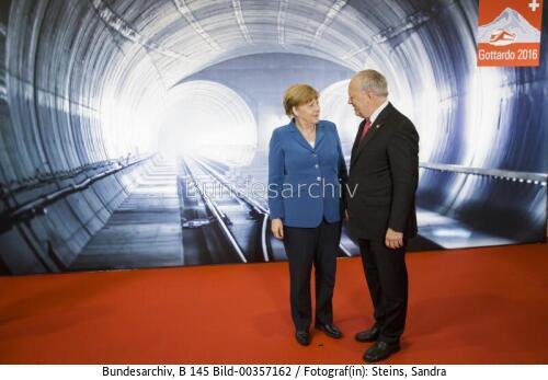 Bundeskanzlerin Merkel bei der Eröffnung des Gotthard-Basistunnels 2016