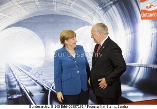Bundeskanzlerin Merkel bei der Eröffnung des Gotthard-Basistunnels 2016