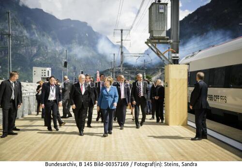 Bundeskanzlerin Merkel bei der Eröffnung des Gotthard-Basistunnels 2016