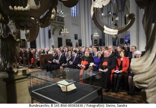 Bundespräsident Joachim Gauck beim Gottesdienst zur Eröffnung des Reformationsjubiläums (2017) 2016