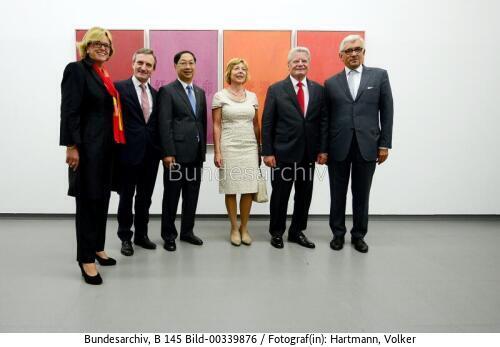 Bundespräsident Gauck: Besuch der Ausstellung "Overview - Blicke auf China" 2015