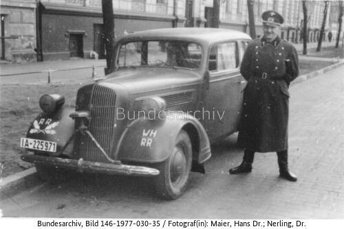 Riga, PKW (Opel Super 6) des ERR, Sturmführer Zwiebel
