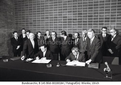 Unterzeichnung über Zahlungsverkehr zwischen BRD und DDR 1974