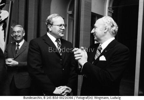 Bundespräsident Scheel: Essen für Mitglieder des Auswärtigen Ausschusses des Bundestages 1975