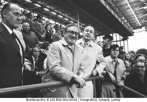 US-Außenminister Kissinger in Dortmund 1974 / Fußball-weltmeisterschaft