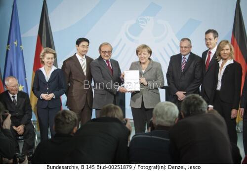 Übergabe Jahresgutachten Gesamtwirtschaftliche Entwicklung 2011