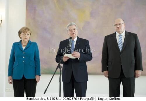 Bundespräsident Gauck: Ernennungsurkunde an BM Altmaier 2012