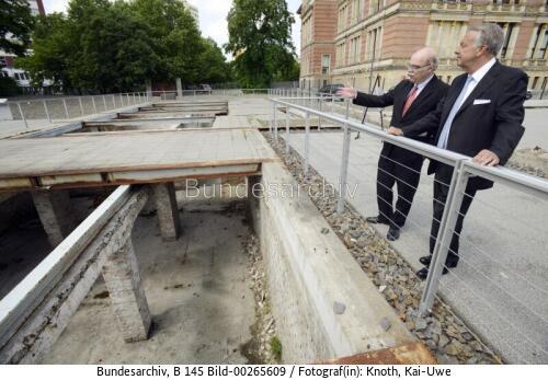 StM Neumann besucht Topographie des Terrors 2012