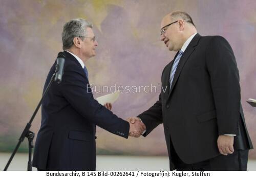 Bundespräsident Gauck: Ernennungsurkunde an BM Altmaier 2012