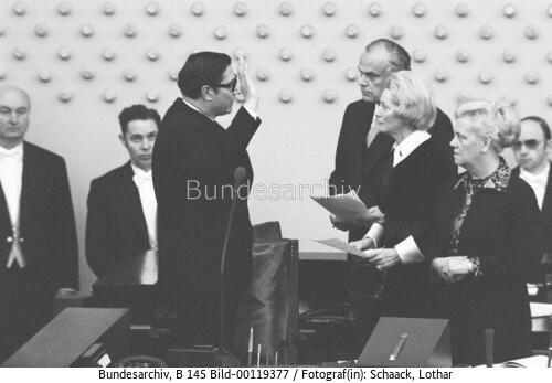 Bundestagssitzung 1974 / Vereidigung  von BM Maihofer