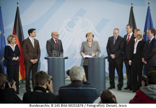 Übergabe Jahresgutachten Gesamtwirtschaftliche Entwicklung 2011