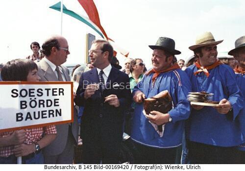 BM Gscheidle eröffnet letztes Teilstück der Autobahn Ruhrgebiet-Kassel 1975