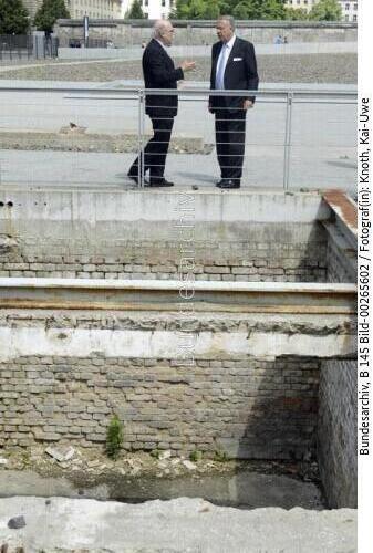 StM Neumann besucht Topographie des Terrors 2012