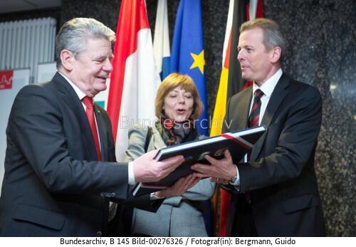 Bundespräsident Gauck besucht Koordinierungsstelle SCHLAU 2013