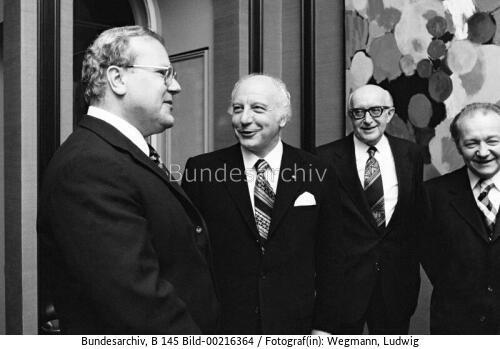 Bundespräsident Scheel: Essen für Mitglieder des Auswärtigen Ausschusses des Bundestages 1975