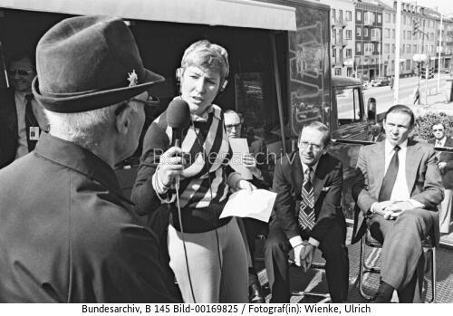BM Gscheidle bei Rundfunksendung "Hallo Ü-Wagen" 1976