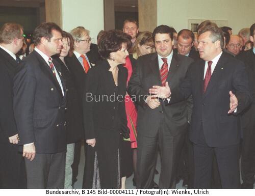 Polnischer Präsident Kwasniewski in Hannover 2002