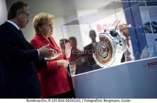 Bundeskanzlerin Merkel besucht IAA 2009
