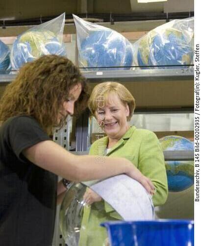 Bundeskanzlerin Merkel besucht Columbus Verlag 2009