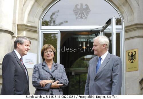 BM Schmidt besucht Robert Koch-Institut 2009