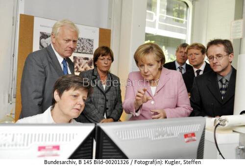 Bundeskanzlerin Merkel besucht Robert Koch-Institut 2009
