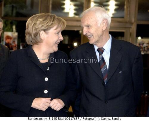Bundeskanzlerin Merkel und Günter de Bruyn 2006