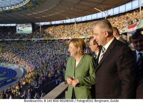Bundeskanzlerin Merkel besucht WM-Fußballspiel 2006