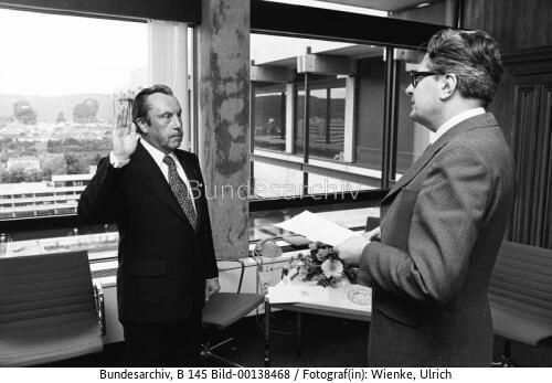 BM Vogel ernennt Generalbundesanwalt Rebmann 1977