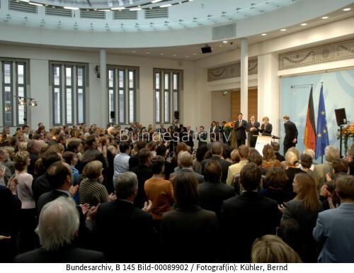 Bundeskanzlerin Angela Merkel: Amtsübergabe von StS Bela Anda an StS Ulrich Wilhelm 2005