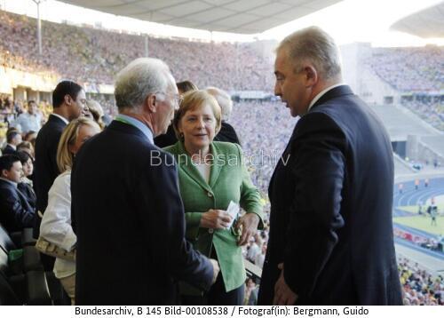 Bundeskanzlerin Merkel besucht WM-Fußballspiel 2006