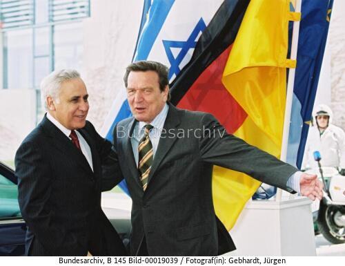 Israelischer Präsident Katsav in Berlin 2004
