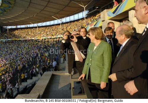 Bundeskanzlerin Merkel besucht WM-Fußballspiel 2006