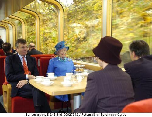 Königin  Elizabeth II. von Großbritannien in Berlin 2004