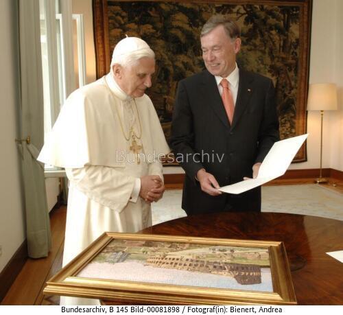 Papst Benedikt XVI. in Bonn 2005