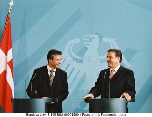 Dänischer Ministerpräsident Rasmussen in Berlin 2004