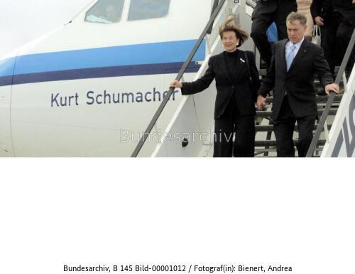 Ehepaar Köhler und Airbus der Flugbereitschaft 2004