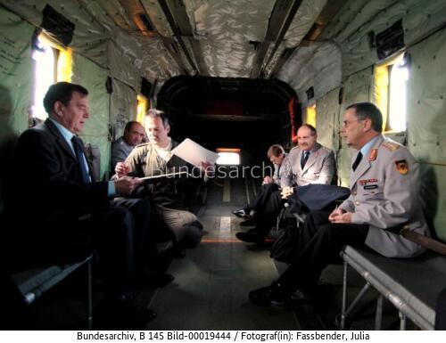Bundeskanzler Schröder: Besuch des KSK der Bundeswehr
