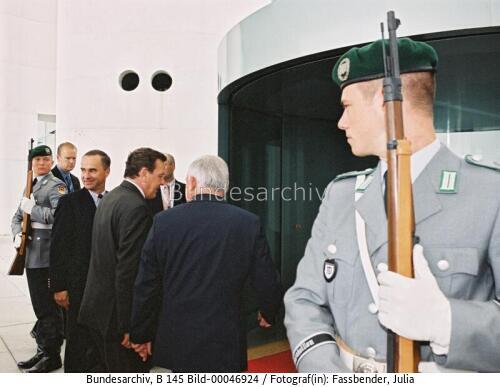 Polnischer Ministerpräsident Miller in Berlin 2003