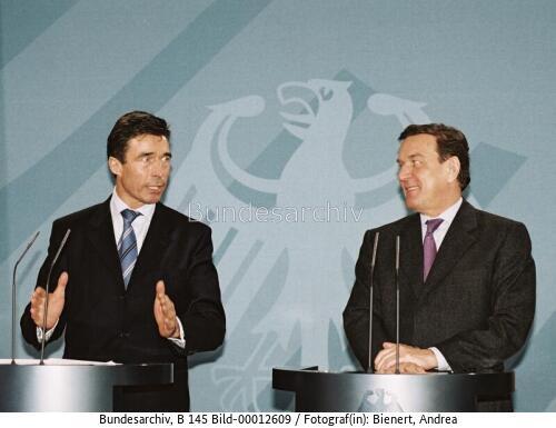Dänischen Ministerpräsident Rasmussen in Berlin 2003