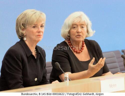 BM Renate Schmidt und Liz Mohn