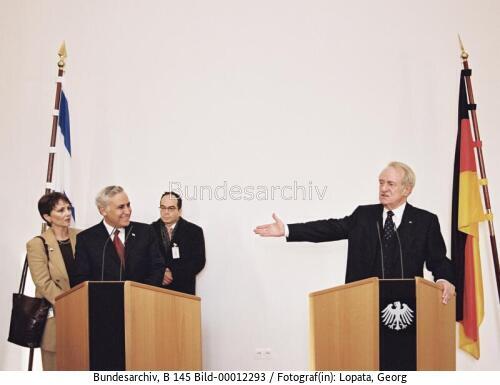 Israelischer Präsident Katsav in Berlin 2002