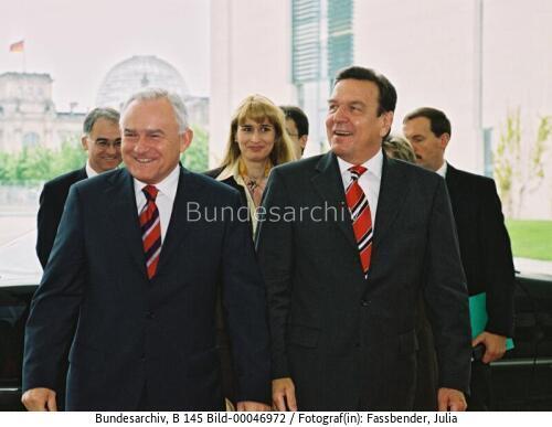Polnischer Ministerpräsident Miller in Berlin 2003