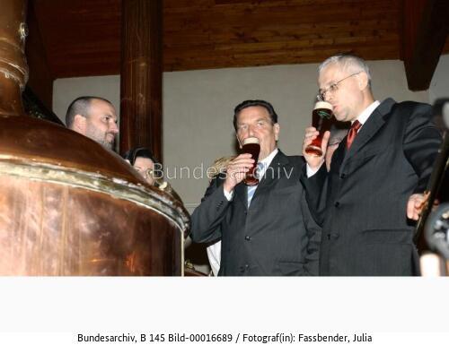 Bundeskanzler Schröder in der Tschechischen Republik 2003