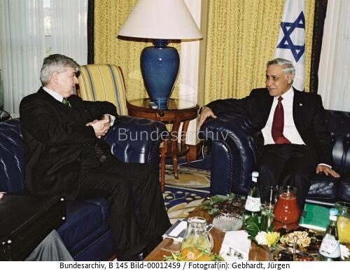 Israelischer Präsident Katsav in Berlin 2002