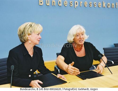 BM Renate Schmidt und Liz Mohn