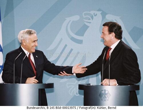 Israelischer Präsident Katsav in Berlin 2002