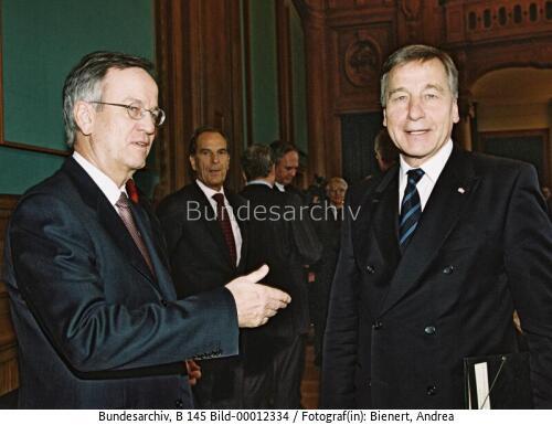 BM Clement beim Asien-Pazifik-Ausschuss 2003