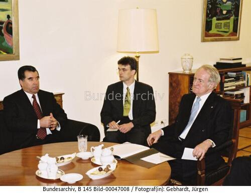 Tadschikischer Präsident Rachmonow in Berlin 2003