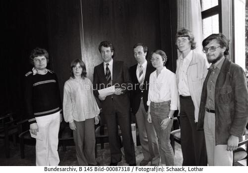 BM Hauff empfängt im Presseclub die Gewinner des Wettbewerbs "Reporter der Wissenschaft" 1980